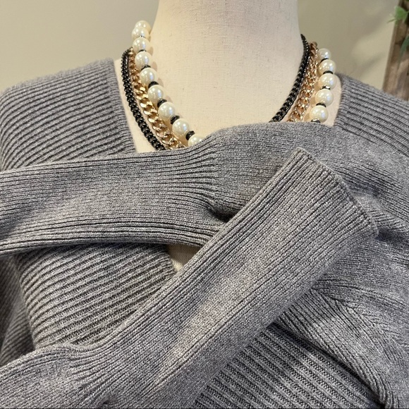 🦭 Fashion Nova V Neck Surplice Sweater - Picture 12 of 16